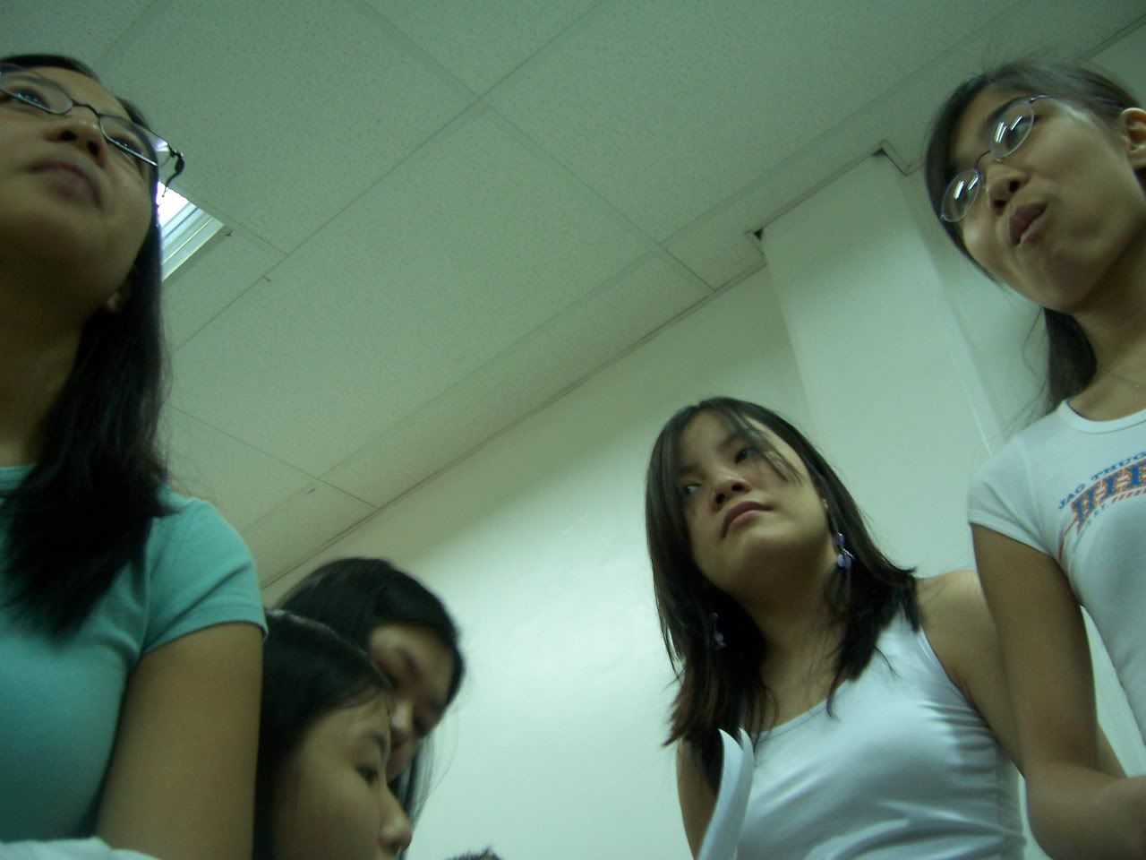 Oooh, another one of those shots I learned from Art Appreciation class. This was when I realized we'll be enrolling like the upperclassmen. I relied too much on things, it seems. Image hosted by Photobucket