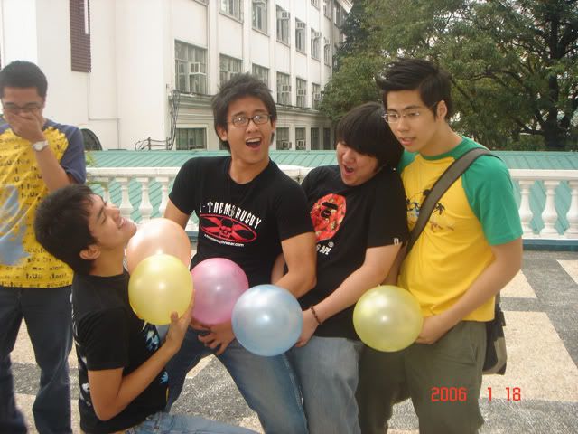 According to Jaja, we were one of the eighteen reasons why Jino loves Ale. As I read the caption, I suddenly went, err, meditative. Playing with the balloons from left: me (who was laughing), Jason, Nico, Huey and Cuyeg.
