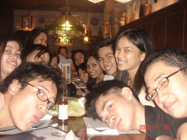 As usual, it ends happily ever after (and with lunch). Clockwise from bottom left: Nico, Cor, Kim, Jackie, Sara, Jana, Malia, Jill, Jaja, Cuyeg, Ale, Jino and me.