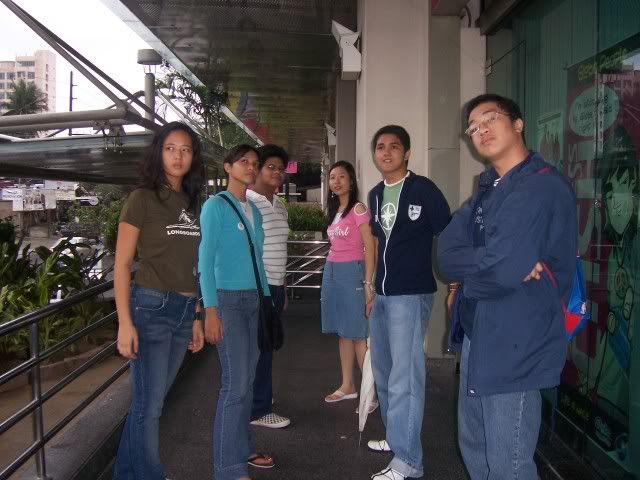 After getting starstruck at the studio tour, we became superheroes - or newscasters - at the Loop. From left: Dhi, Jaja. Sudoy, Loui, Jason and me. Image hosted by Photobucket