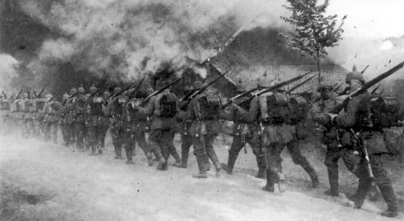 800px-German_infantry_marching_1914.jpg