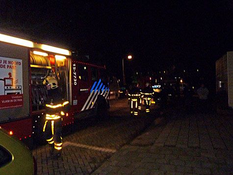Veel brandweerwagens in straat