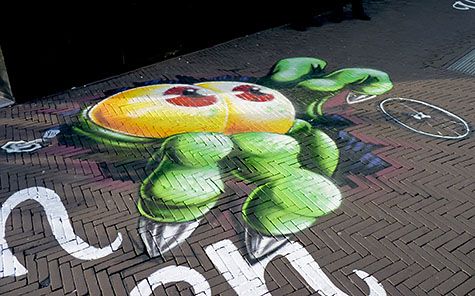 Graffiti tegen fiets stallen