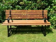 300px-Garden_bench_001.jpg