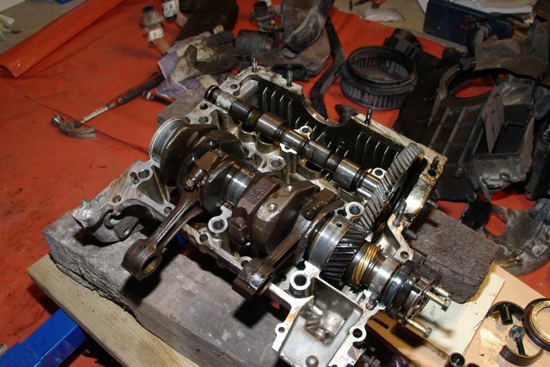http://i23.photobucket.com/albums/b366/choptick/DubStuff/engine/disassembly/IMGP51951.jpg