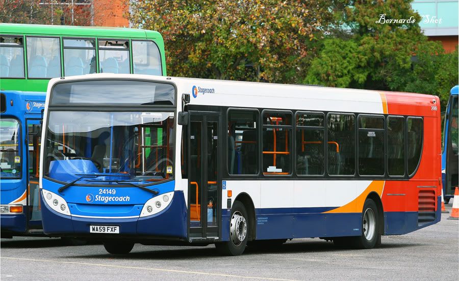 好似p同r   岩岩呢部泊左系exeter bus station休息呢批man好过瘾.
