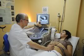 Médico del Centro realizando el programa Médico del Centro realizando el programa