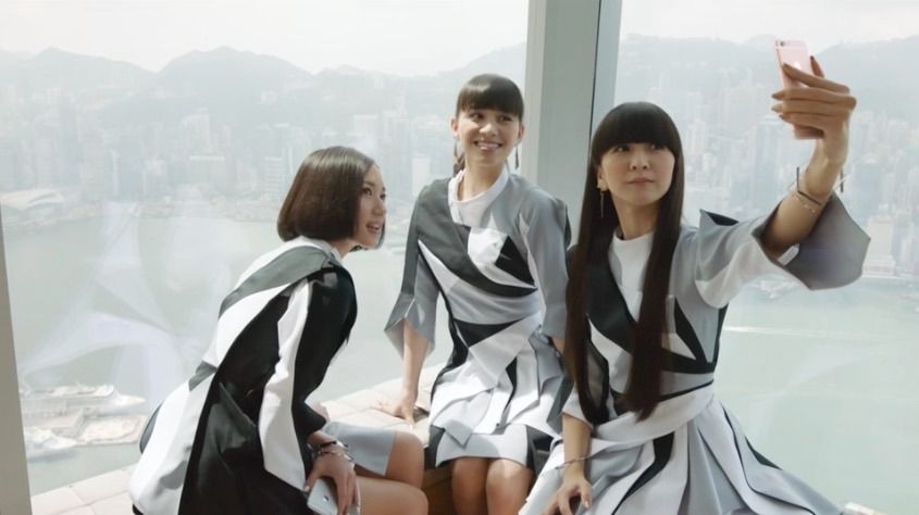 Perfume appears in Apple iPhone 6s ad
