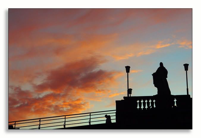 estatua-y-puesta-de-sol-chi.jpg