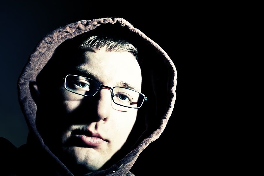 IMAGE: http://i23.photobucket.com/albums/b381/ocdpvw/corey.jpg