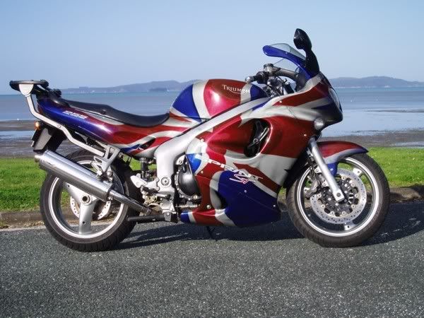 Triumph Sprint 955 with Union Jack/British flag paint - by Romeo