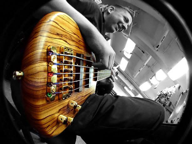 IMAGE: http://i23.photobucket.com/albums/b386/atgrzymala/jeremynlife2.jpg