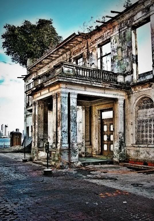 An artistic approach to the previous photograph of the old Club Union performed by Michael Moore.