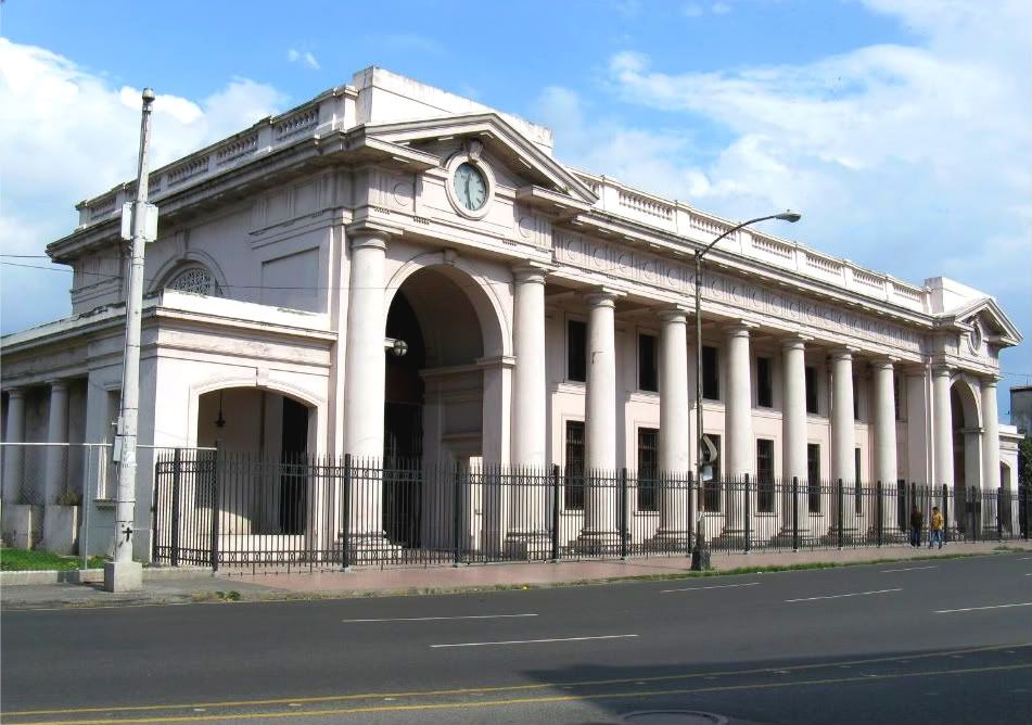 Photograph of the Passenger Railroad Station located at Plaza Cinco de Mayo in Panama City, Panama. (Credit: Omar Upegui R.)