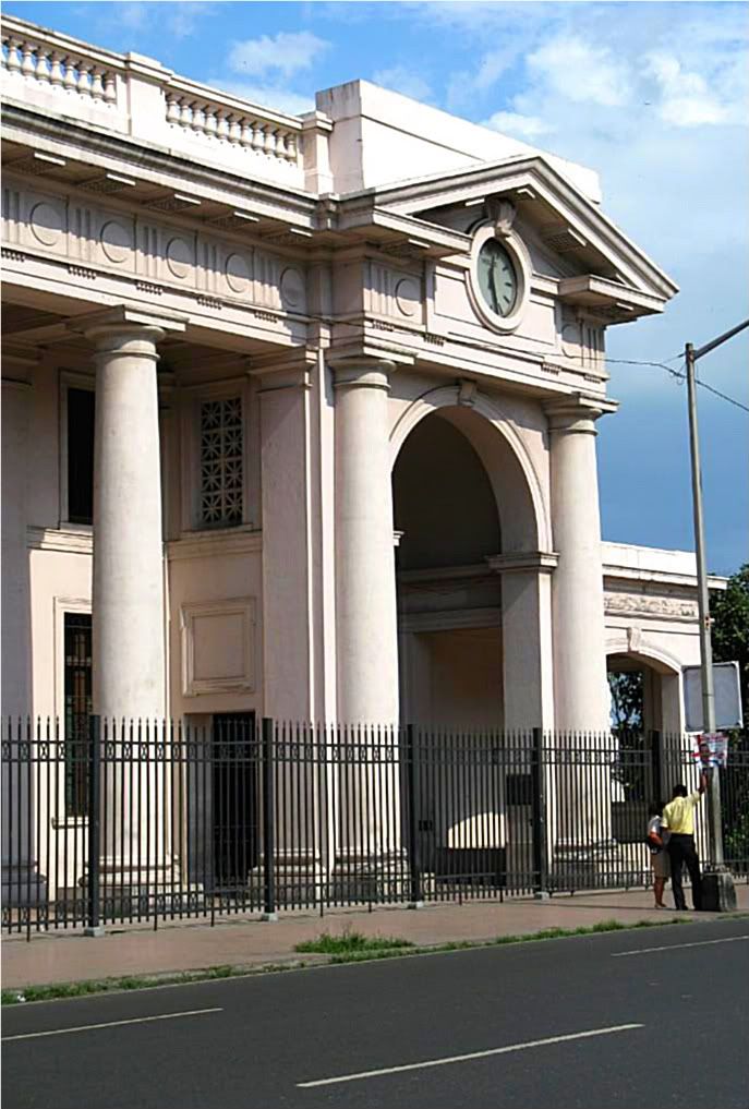 A closer view of the railroad station which exhibits the beauty of the structure of the building. (Credit: Omar Upegui R.)