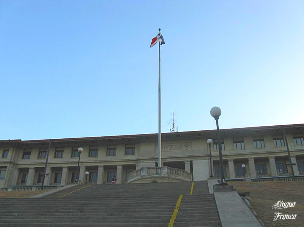 View of the Administration building as the lights of the morning slowly begin to glow. (Credit: Omar Upegui R.)