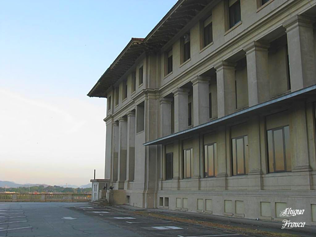 A salient part of the structure on top of a rolling hill overlooking the town of Balboa, the Balboa Port facilities and the city of Panama. (Credit: Omar Upegui R.)