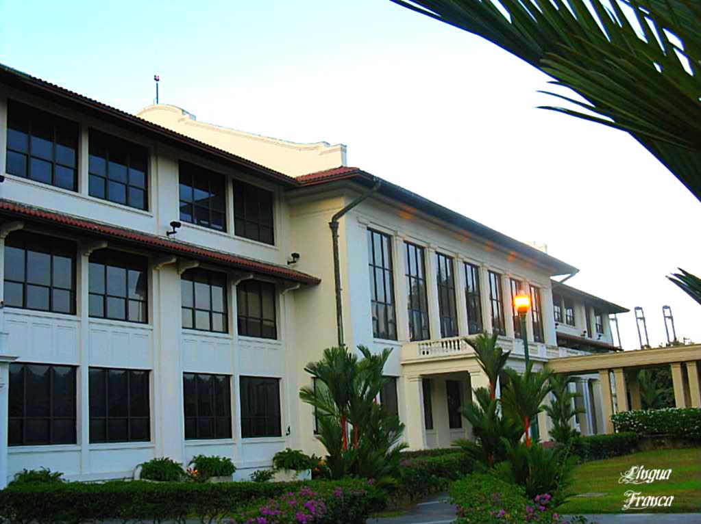 Photograph of the former Balboa High School building located at Balboa, Panama City, Panama. (Credit: Omar Upegui R.)