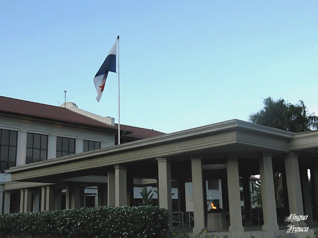 Photograph of the former Balboa High School Building with the new addition which houses a pantheon for the Panamanians who were killed during the 1964 unfortunate events. (Credit: Omar Upegui R.)
