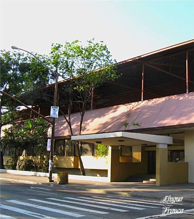 Picture of the Balboa Clubhouse located at Balboa former Panama Canal Zone. Notice that a roof has been added to the original structure. (Credit: Omar Upegui R.)
