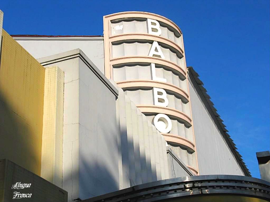 A close up view of the upper structure of the building where you can appreciate the Art Deco architecture style. (Credit: Omar Upegui R.)