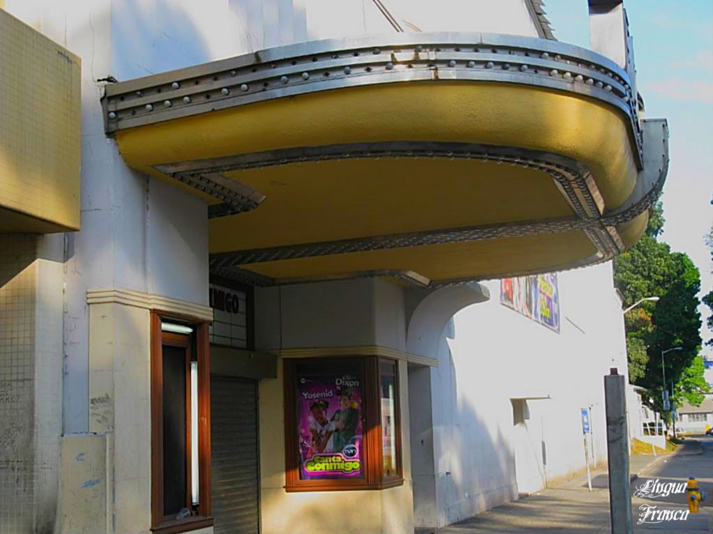 Photograph of the attractive marquee of the Balboa Theater which follows the Art Deco architecture style popular in the twenties. (Credit: Omar Upegui R.)