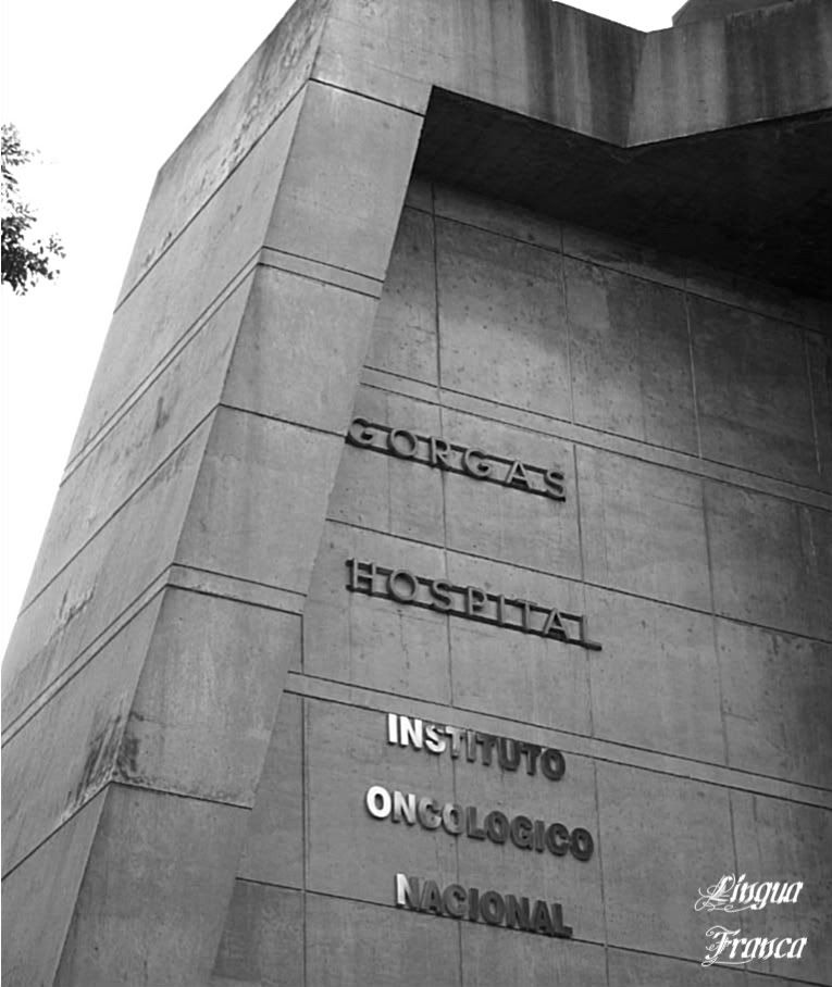 Photograph of the names of the Gorgas Hospital in English and Spanish. Currently this is a specialized hospital responsible for treating cancer patients. (Credit: Omar Upegui R.)