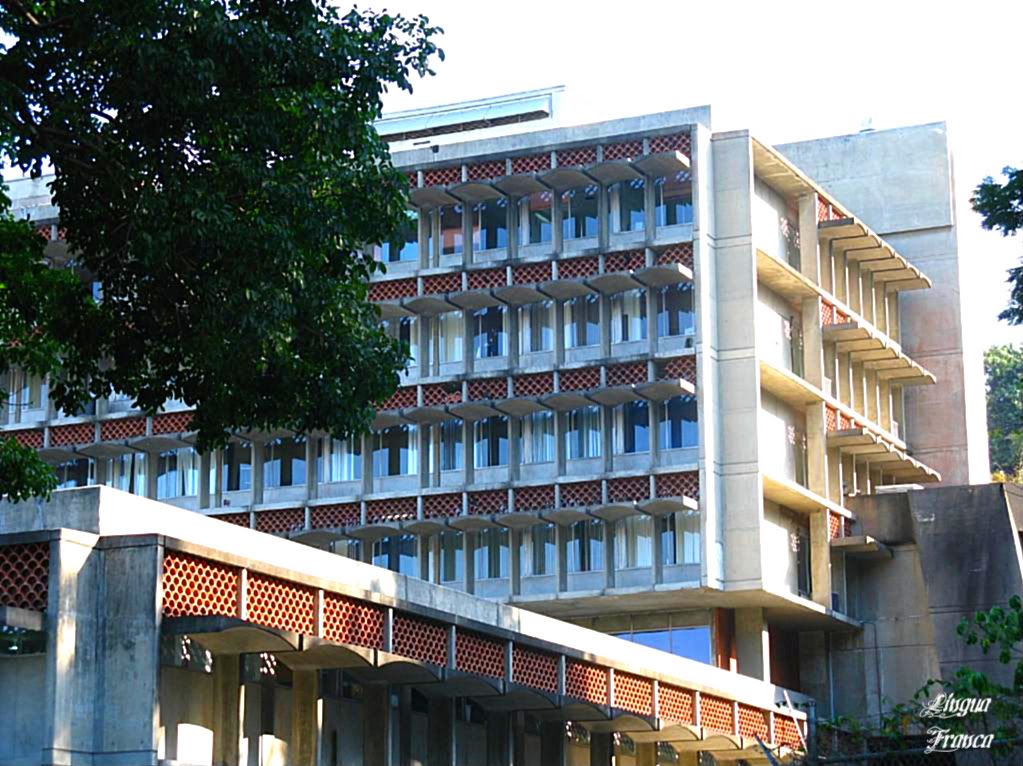 A general view of this complex hospital. Notice how large and modern the installations are. (Credit: Omar Upegui R.)