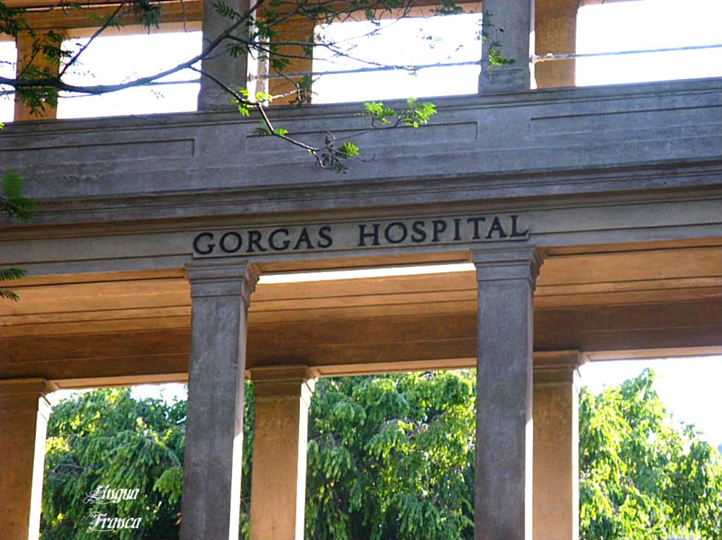 Clear view of the name of the hospital embedded in the concrete of the structure. (Credit: Omar Upegui R.)