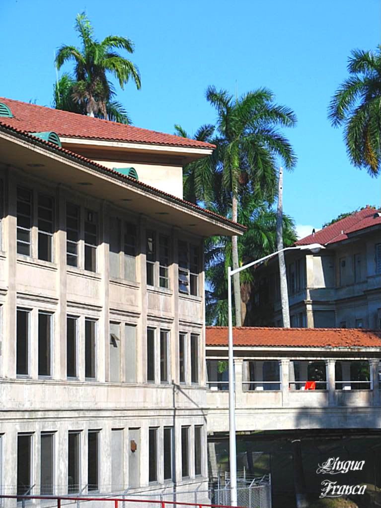 Views of the Gorgas Hospital showing the massive structure built with concrete at the turn of the century. (Credit: Omar Upegui R.)