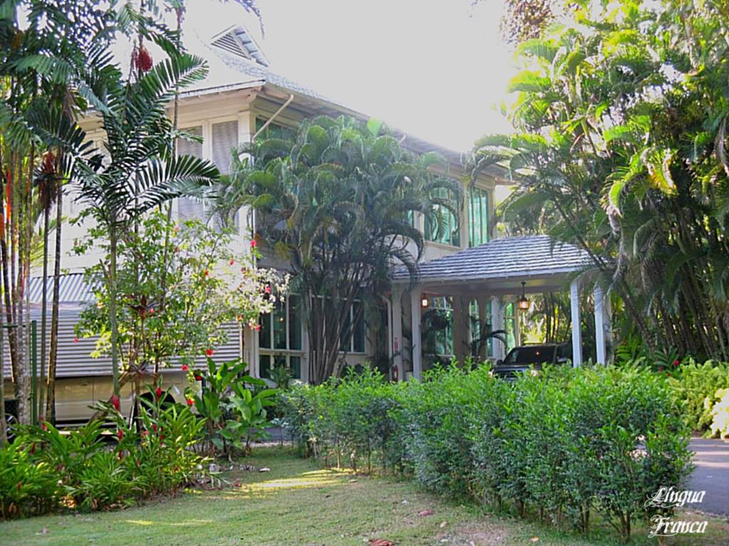 In this view you can enjoy the porte cochere built on the front entrance over the circular dirviway during the administration of Col. Meriwether L. Walker---1924-1928. (Credit: Omar Upegui R.)