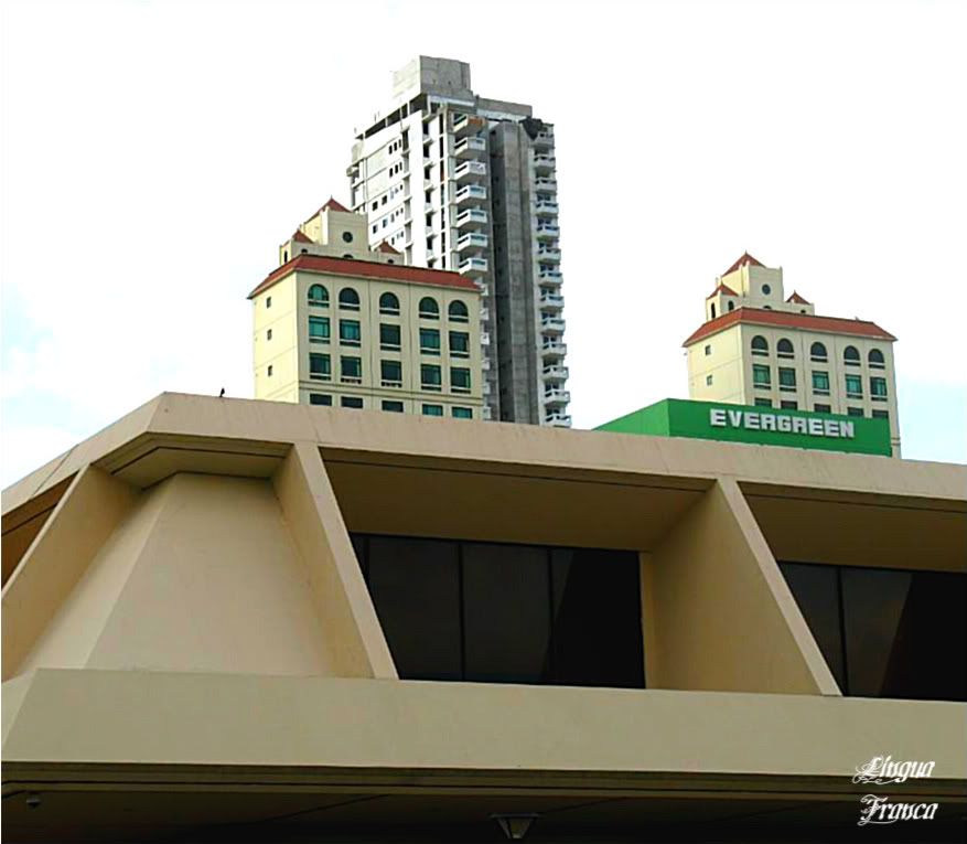 In this picture you can see the different architecture styles of building around Atlapa. Atlapa certainly stands out in elegance and style. (Credit: Omar Upegui R.)