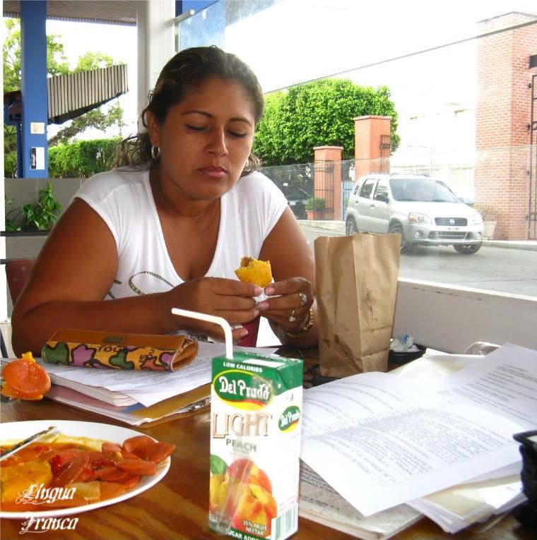 Looks like this student found something inside her tortilla. (Credit: Omar Upegui R.)