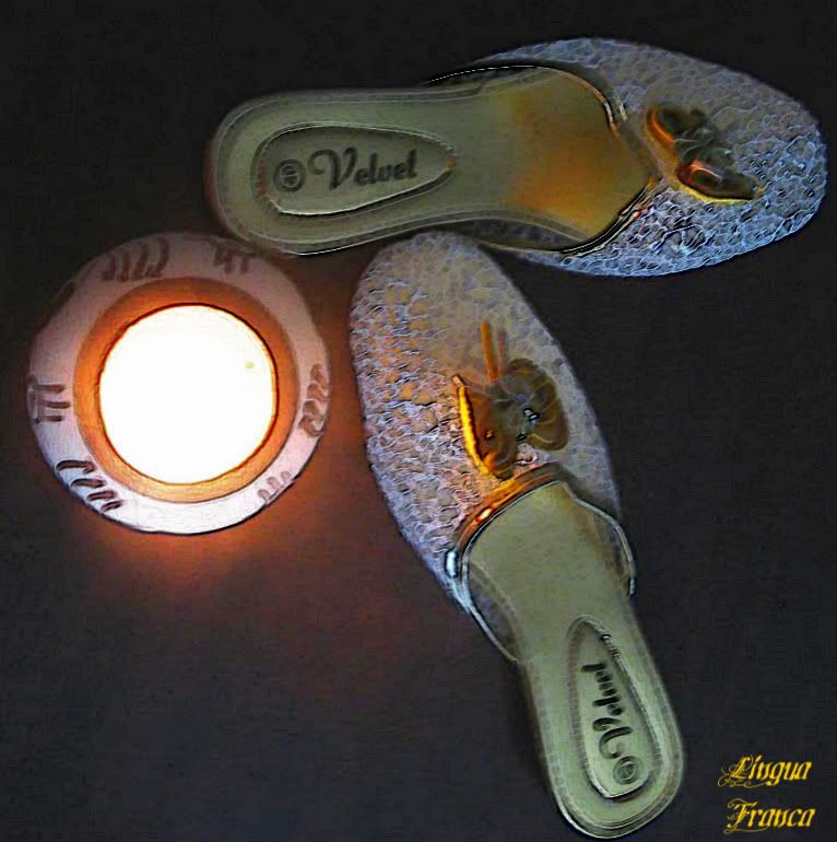 In the dark room, the candle in the pot resembled a full moon graciously illuminating the slippers. (Credit: Omar Upegui R.)