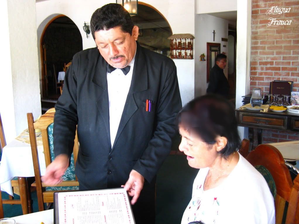 Don Pablo, our waiter, explains the different food offers of the restuaurant to my wife. (Credit: Omar Upegui R.)