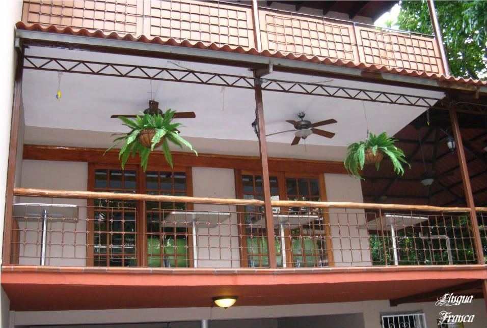View of the terrace of the restaurant. From this area you can enjoy the soft evening breeze while watching the people and cars parading down the street. Life in the tropics is good! (Credit: Omar Upegui R.)