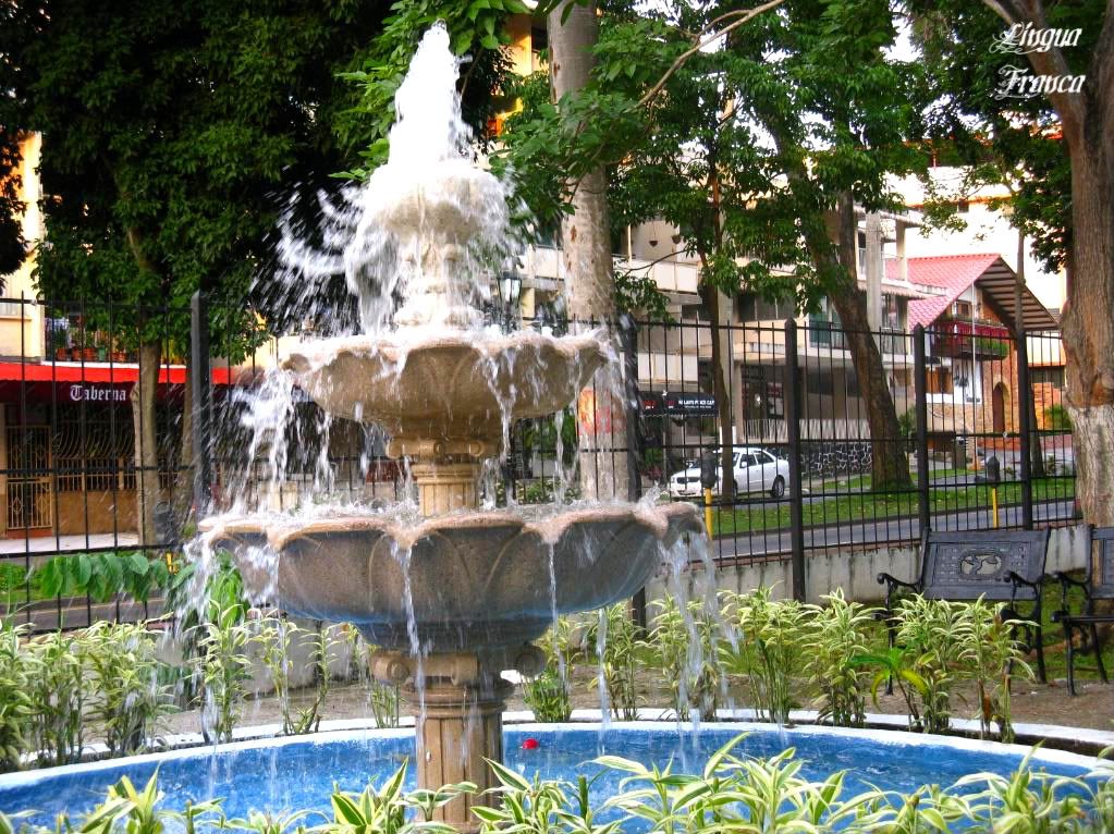 A closer look at the fountain with its refreshing gush of water at the top. (Credit: Omar Upegu R.)