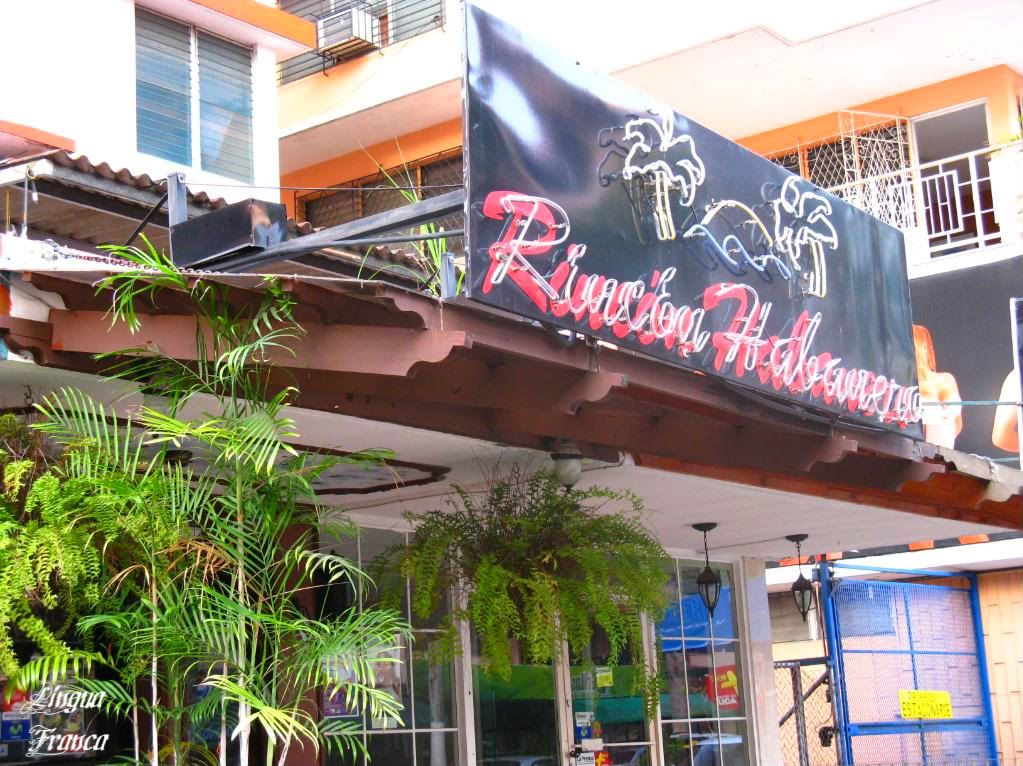 Photograph of the entrance of a tiny Cuban restaurant at Via Argentina in Panama City, Panama. (Credit: Omar Upegui R.)