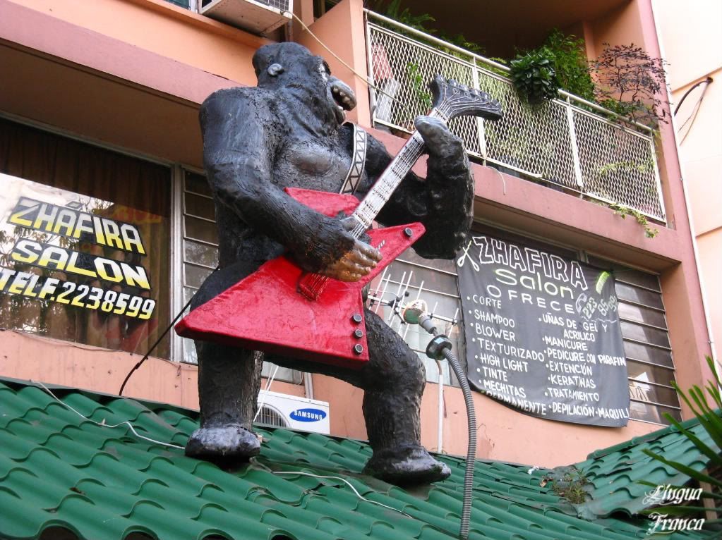 Photograph of a singing gorilla on top of the Rockin Gorilla Discotheque at Via Argentina in Panama City, Panama. (Credit: Omar Upegui R.)