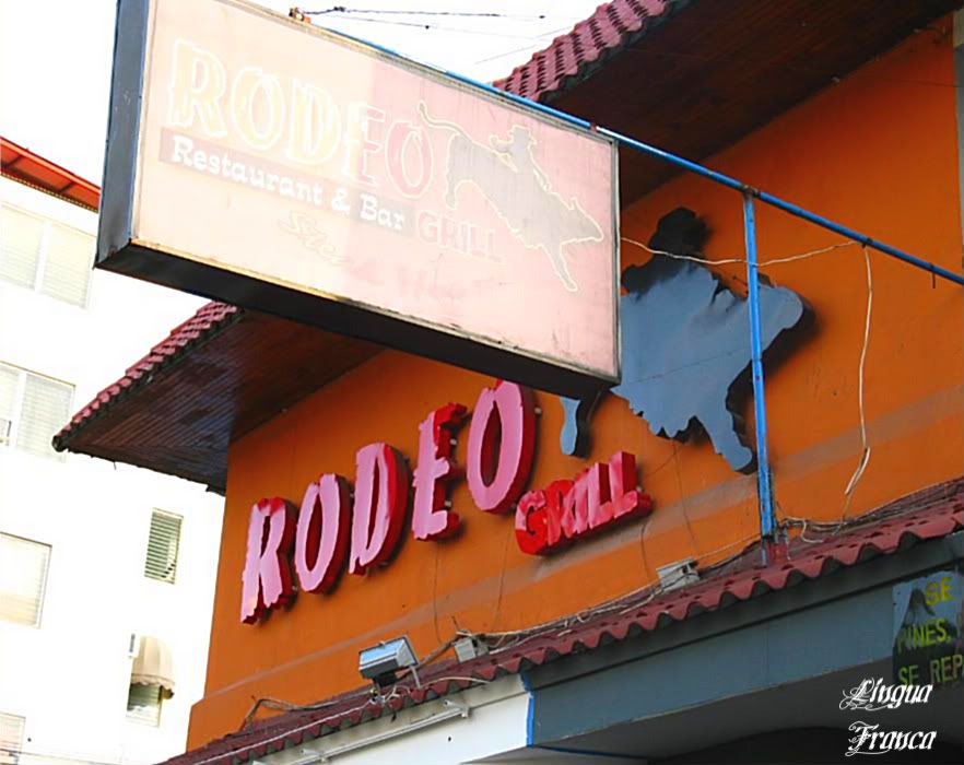 Photograph of the attractive sign of the Rodeo Grill at Via Argentina in Panama City, Panama. (Credit: Omar Upegui R.)