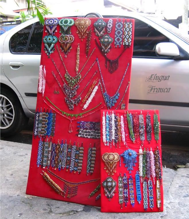This is an additional display of beautiful Guatemalan manual art for sale at Via Argentina in front of El Trapiche Restaurant. (Credit: Omar Upegui R.)