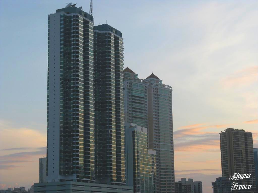A closer view of the lush apartment building and the Miramar Hotel overlooking the Panama Bay in Panama City, Panama. (Credit: Omar Upegui R.)
