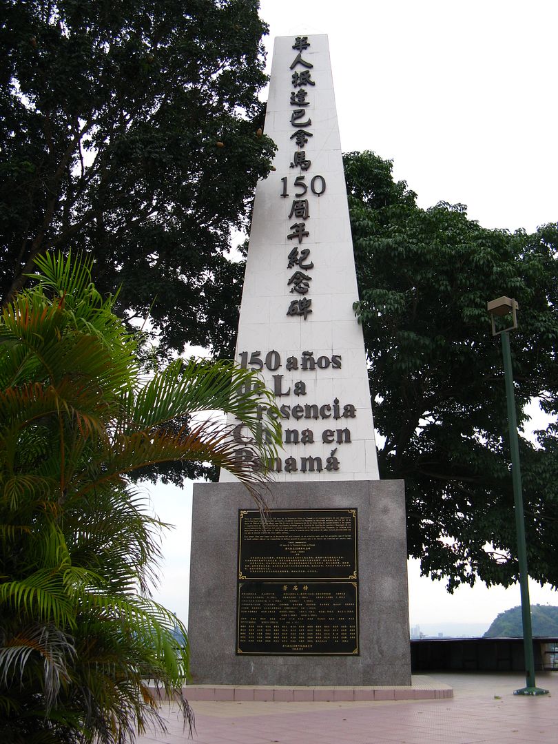 Photograph of a small obelisk inside the Chinese monuments with the legend, 150 years of the presence of China in Panama. (Credit: Omar Upegui R.)