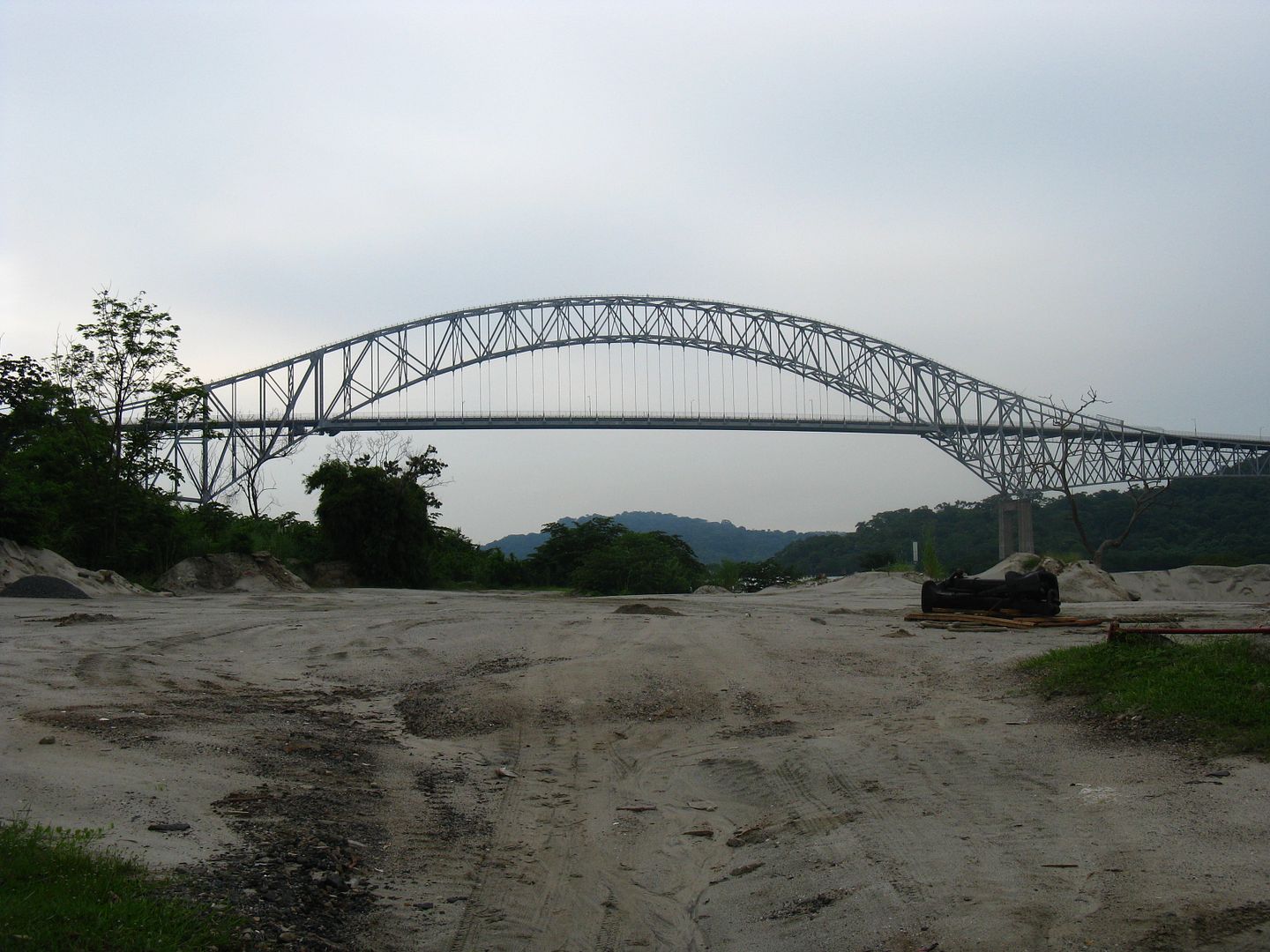 What caught my attention when I took this picture was the clear design of the bridge. No wonder its one of the most popular tourist attractions in Panama. (Credit: Omar Upegui R.)