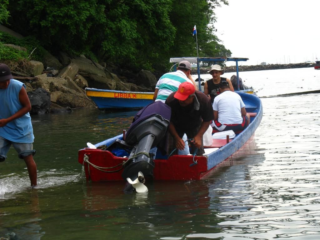 They fishing party has been properly accomodated and the boat is ready to go. (Credit: Omar Upegui R.)