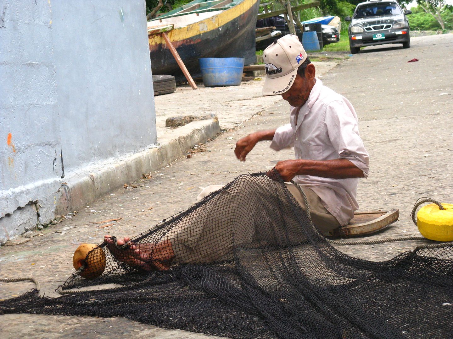 While I observed this hard working man doing him job, I thought how little has changed since the early days of the fishermen at Lake Gaililee. For this man fishing is his life just like it was during biblical times. (Credit: Omar Upegui R.)