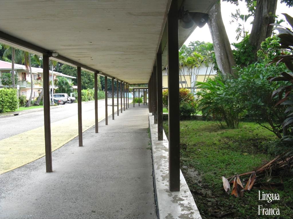 Perspective to the sheltered corridor leading to the entrance of the main building of the Canal Zone College. (Credit: Omar Upegui R.)