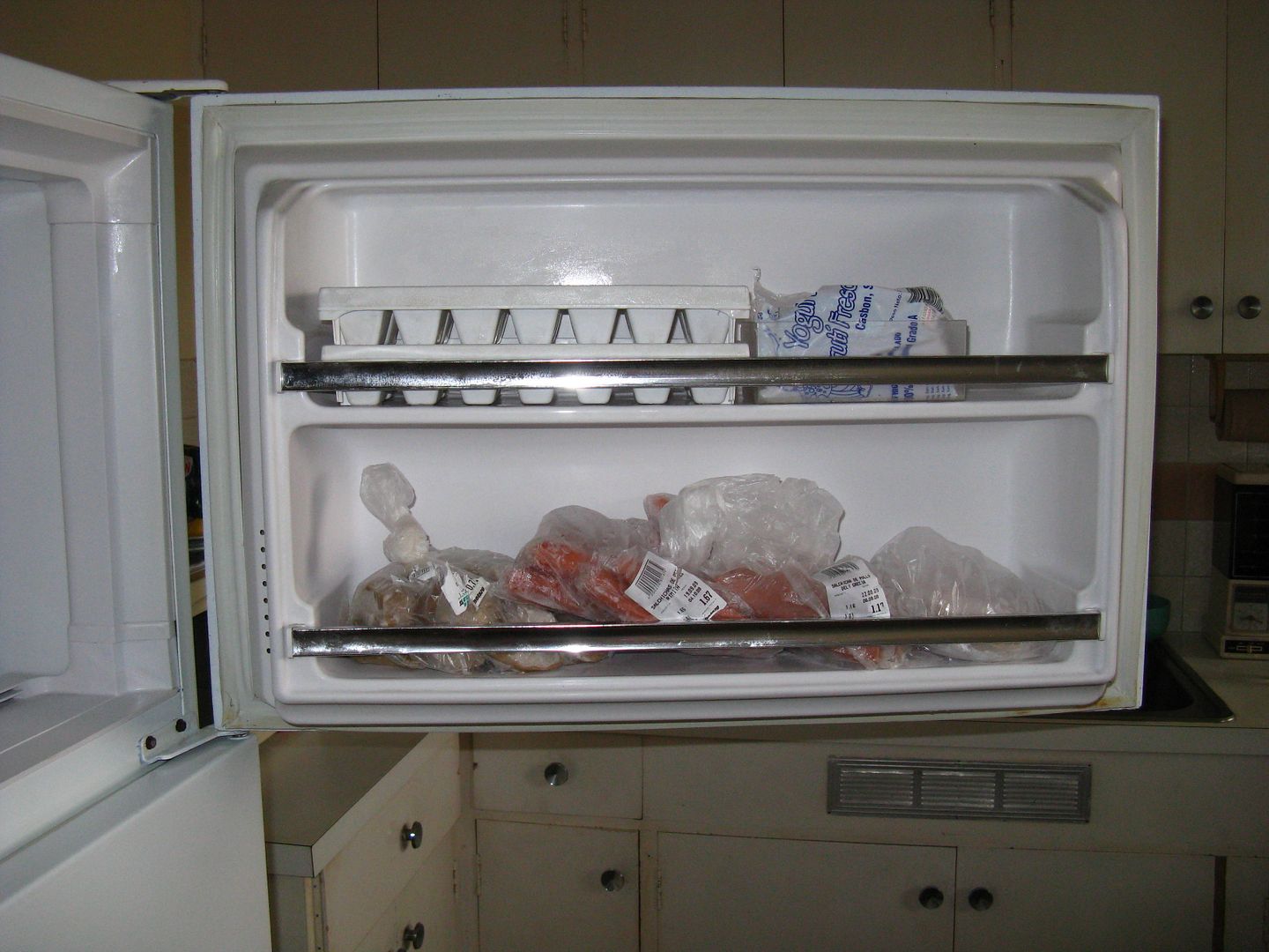 Notice how all the rust was removed from the upper section of the appliance. I was impressed with Victors performance. (Credit: Omar Upegui R.)