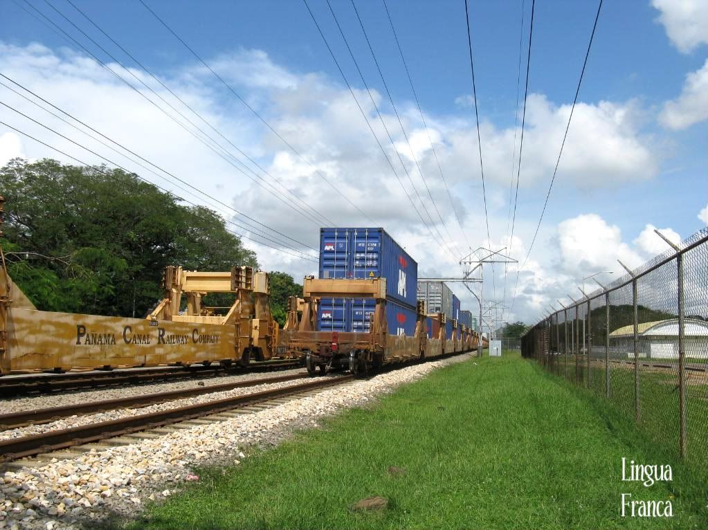 The railroad serves as a complement to the Panama Canal carrying containers from one side to the Isthmus to the other; just like a dry canal. (Credit: Omar Upegui R.)