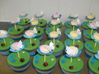 http://i23.photobucket.com/albums/b394/conny4u/cupcakestaart005.jpg
